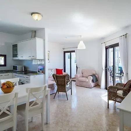 Playa Blanca Sleeps 6 Pool Wifi Villa