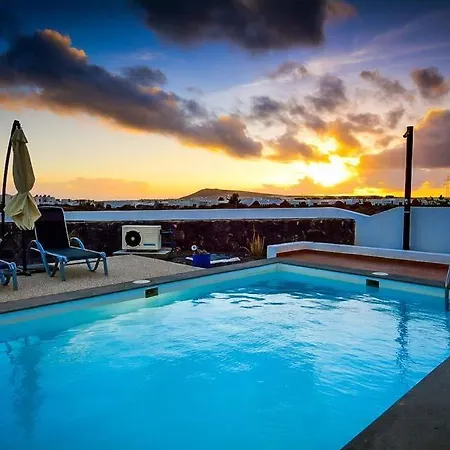 Villa Playa Blanca Sleeps 6 Pool Wifi