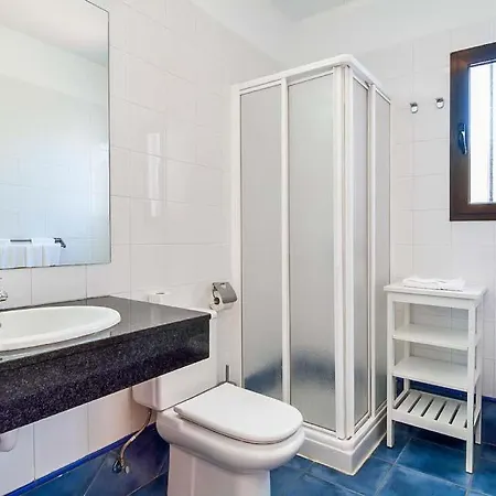 Playa Blanca Sleeps 6 Pool Wifi *