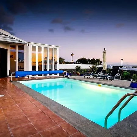 Playa Blanca Sleeps 6 Pool Wifi Vila